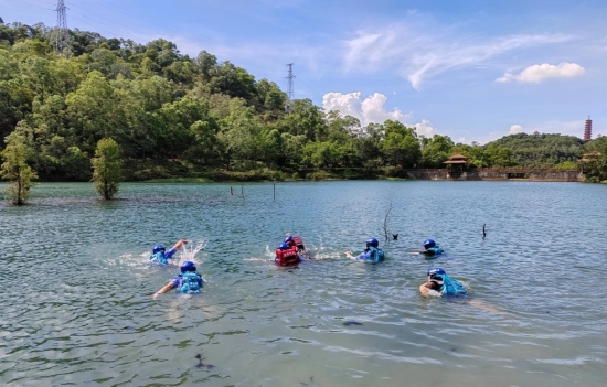 已處理1721786290782大雁山景區(qū)聯(lián)同鶴山藍天救援隊開展水上救援培訓2.jpg